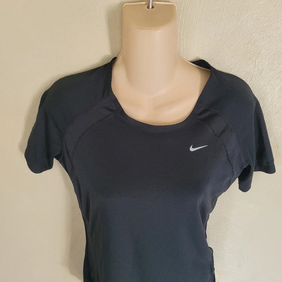 Nike Dri-Fit Black Short Sleeve Running Activewear Top Size Women's Small - Picture 3 of 9